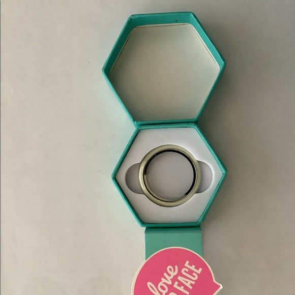 New origami owl silver face with white enamel for round locket. - Picture 1 of 1